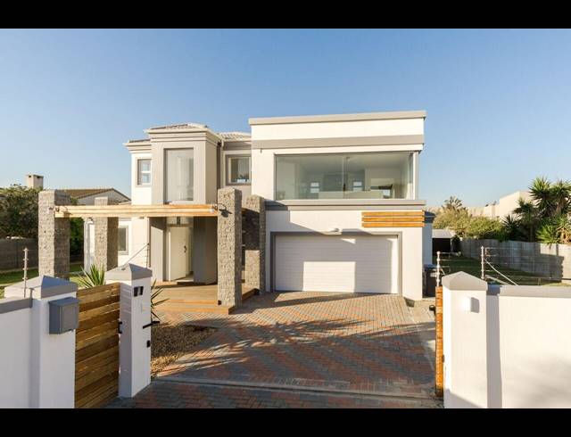 4 BEDROOM HOUSE TO LET IN SUNSET BEACH